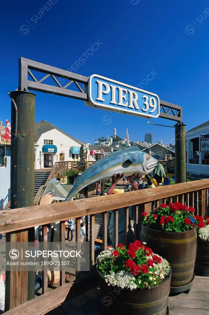Sign for Pier 39, Fisherman´s Wharf, with Coit Tower and Transamerica Pyramid on city skyline in the background, San Francisco, California, United Sta...