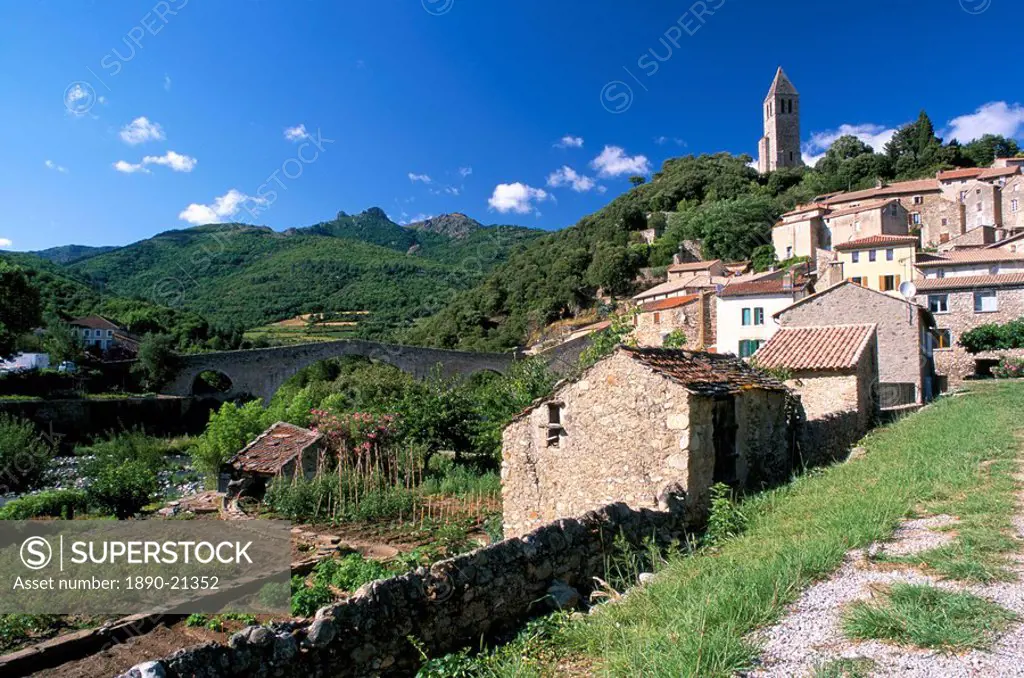 View to village on hillside above the Jaur river, Olargues, Herault, Languedoc_Roussillon, France, Europe