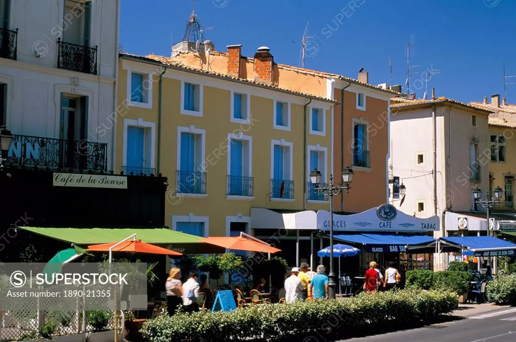 Buildings in the Place du 14 Juillet, Pezenas, Herault, Languedoc_Roussillon, France, Europe