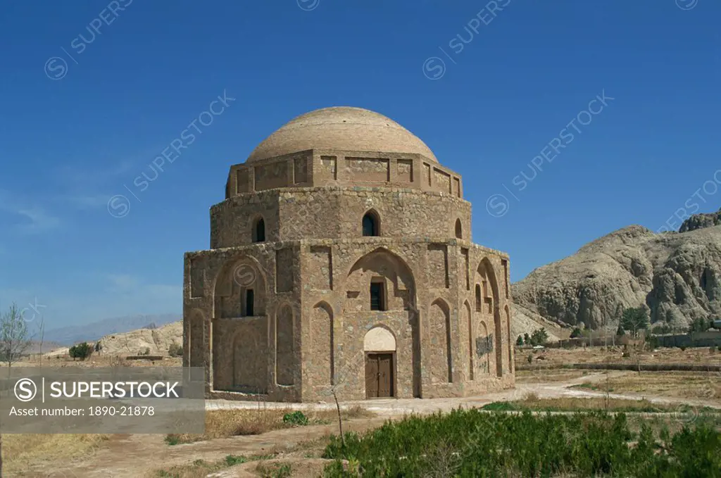 Gonbad_e_Jabalieh, dating from the 10th century, built of stone instead of the usual brick, possibly a Zororastrian Temple, Kerman, Iran, Middle East