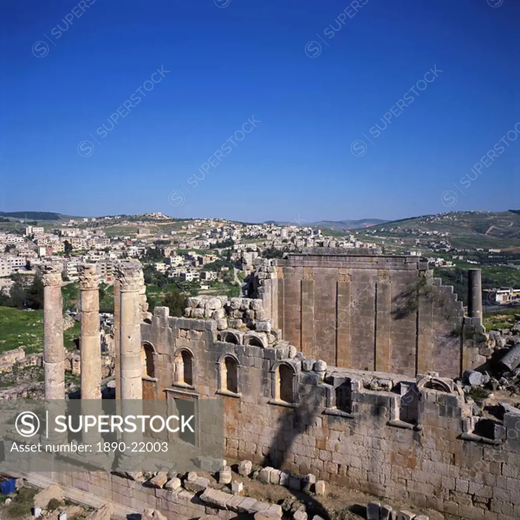 Aerial view over the Roman Temple of Zeus, built in 162 AD, one of the ancient Roman cities of the Decapolis, Jerash, Jordan, Middle East