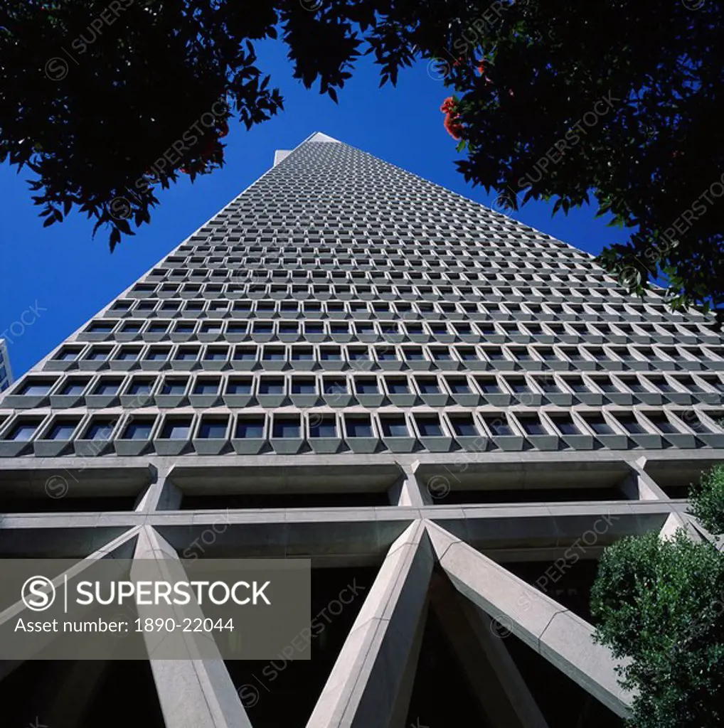 Close_up view looking straight up at the Transamerica Pyramid, designed by the architect William Pereira and built in 1972, San Francisco, California,...