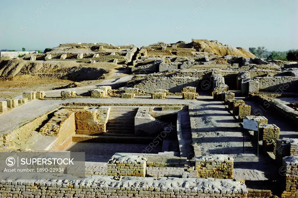 Great Bath of the Citadel from south, Indus Valley civilization, Mohenjodaro, UNESCO World Heritage Site, Sind Sindh, Pakistan, Asia