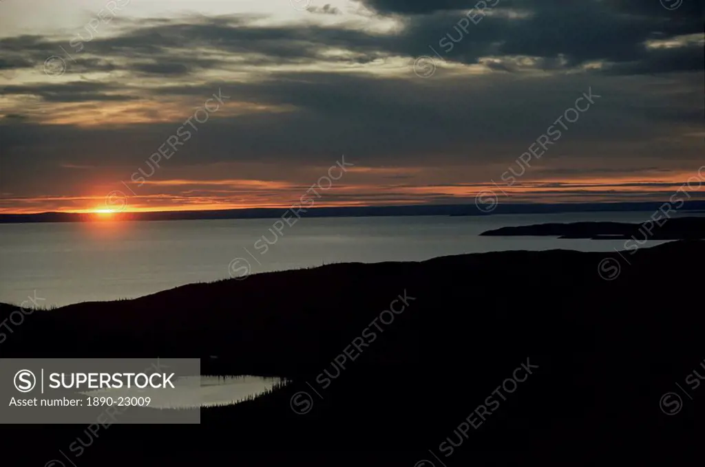 Before midnight near the Arctic Circle, Echo Bay, Great Bear Lake, North West Territories, Canada, North America