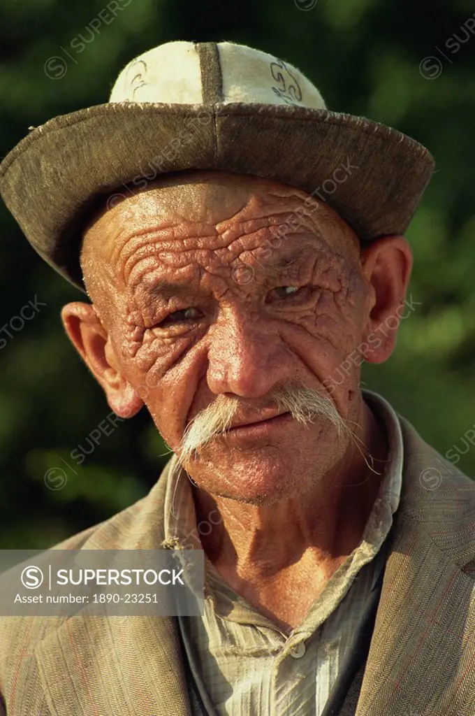 Retired co_op farmer, Askar Timurbeg, Balikchi, Kyrgyzstan, Central Asia, Asia