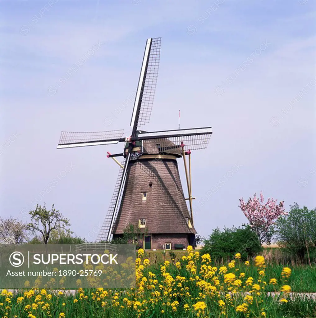 Windmill, Kinderdijk, near Rotterdam, Holland, Europe