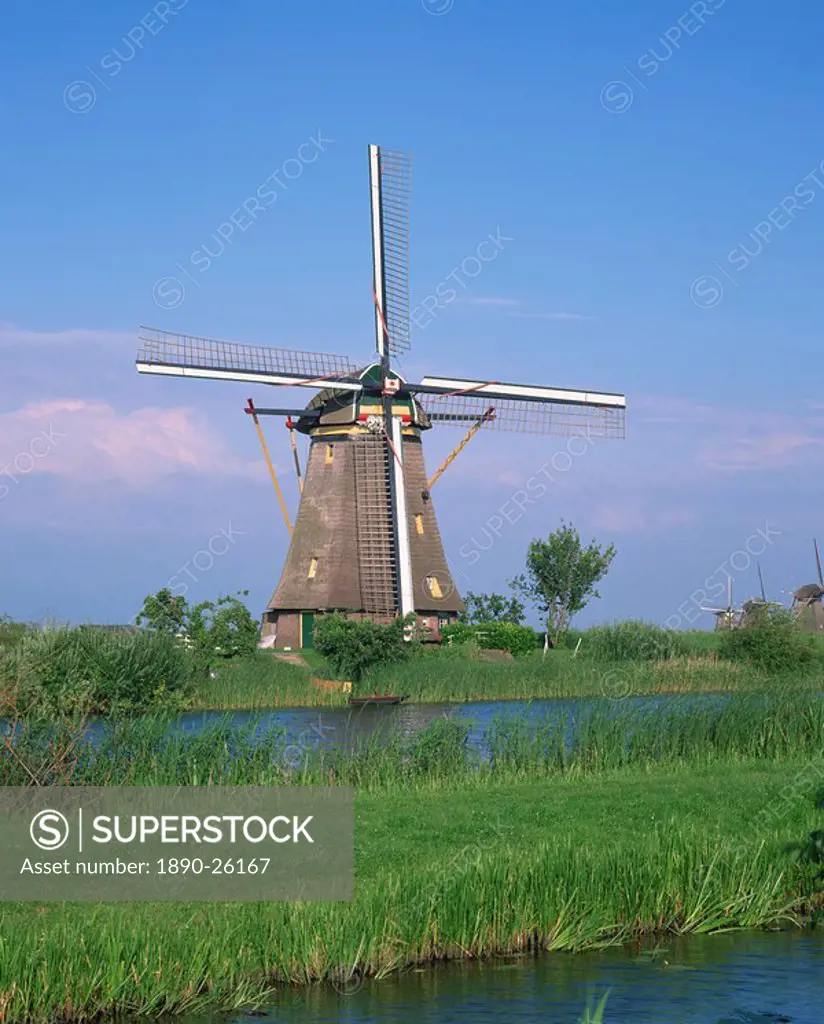 Thatched windmills on the canal at Kinderdijk, UNESCO World Heritage Site, Holland, Europe