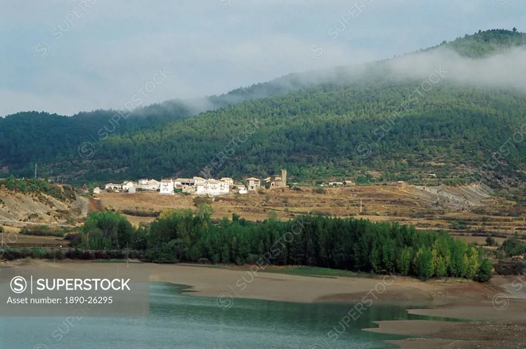 Village of Santa Maria, and reservoir, Embalse de la Pena, Aragon, Spain, Europe