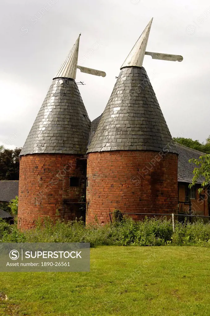 Old hop kilns near Malvern, Worcestershire, England, United Kingdom, Europe