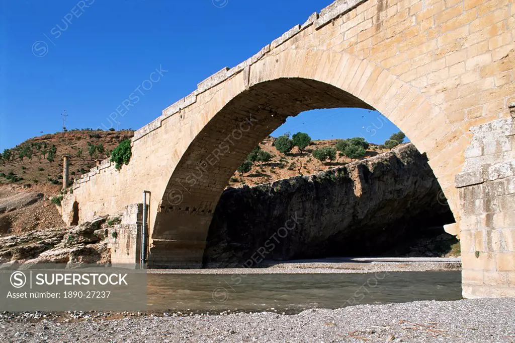 Commagene Bridge, built by Septimus Severus in the 3rd century AD, over Cendere River, Nemrut Dag, Anatolia, Turkey, Asia Minor, Eurasia