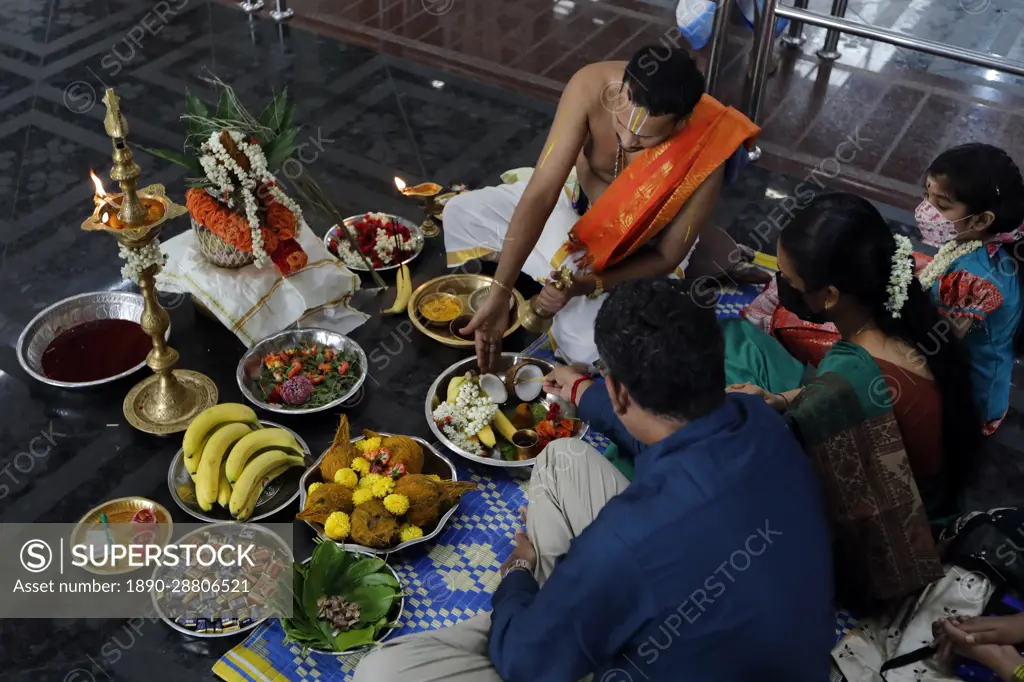 Sri Srinivasa Perumal Hindu temple, Hindu priest (Brahmin) performing puja ceremony and rituals, Singapore, Southeast Asia, Asia