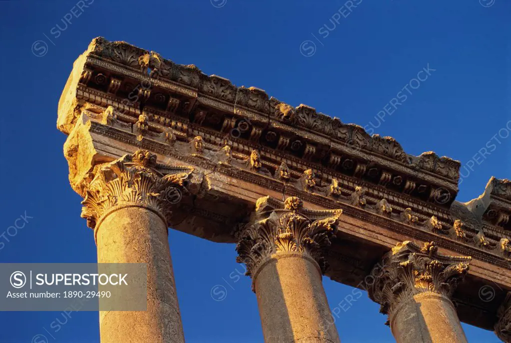 Huge entablature on the colums of Jupiter, Baalbek, UNESCO World Heritage Site, Lebanon, Middle East