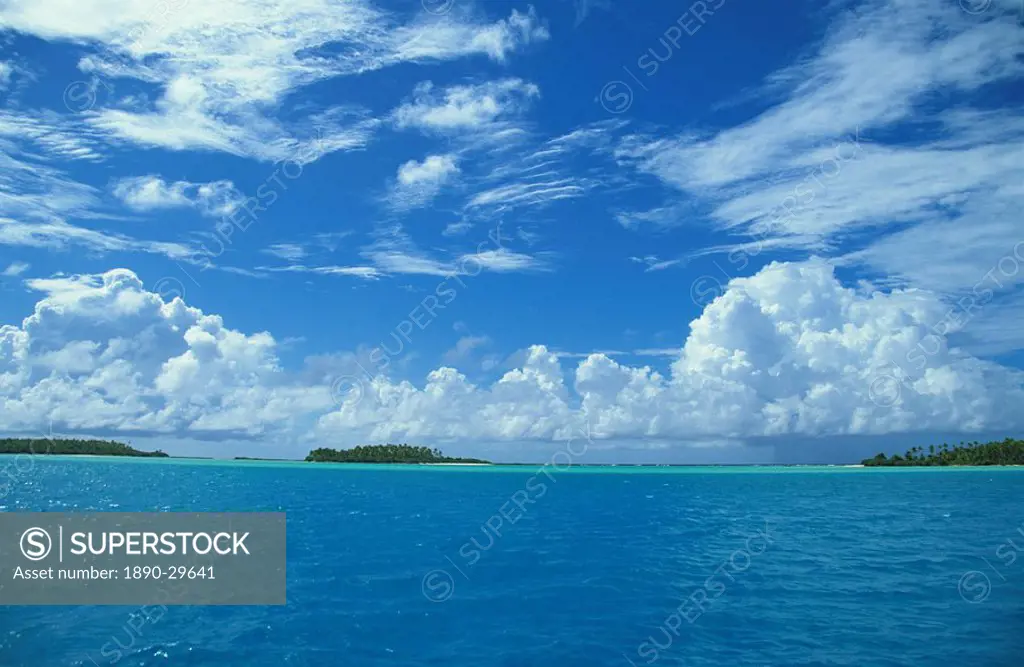 Aitutaki blue lagoon with white sandy beaches and islands, Cook Islands, South Pacific, Pacific