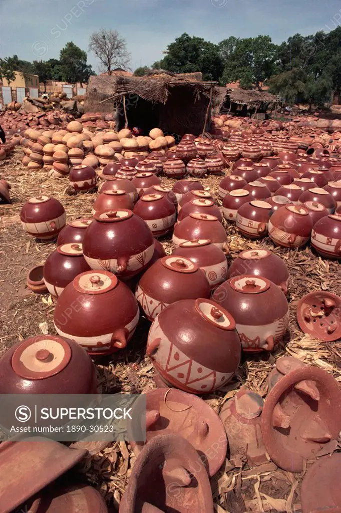 Decorated pots outside kiln, Mopti, Mali, West Africa, Africa
