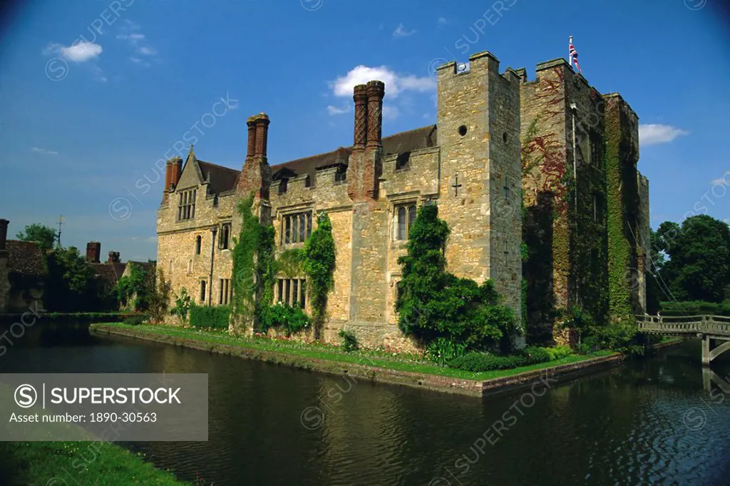 Hever Castle 1270_1470, childhood home of Anne Boleyn, Edenbridge, Kent, England, UK, Europe