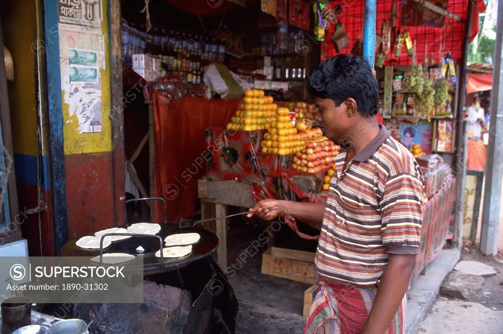Making parathas, Banani market, Dhaka, Bangladesh, Asia