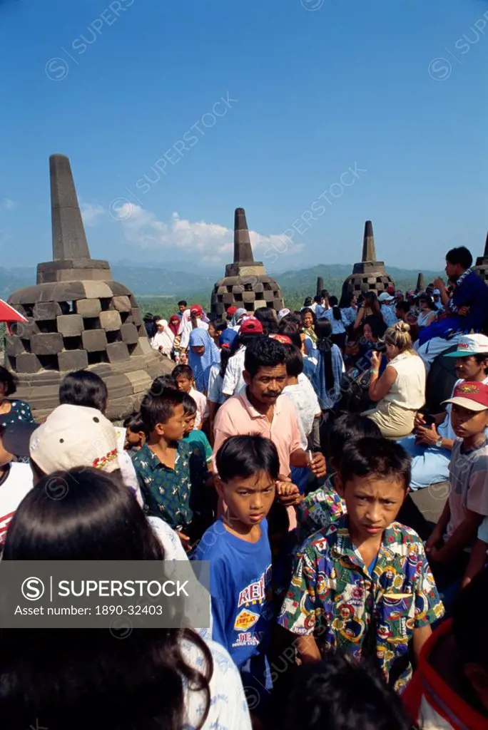 Visitors to the Buddhist temple, Borobudur, UNESCO World Heritage Site, Java, Indonesia, Southeast Asia, Asia