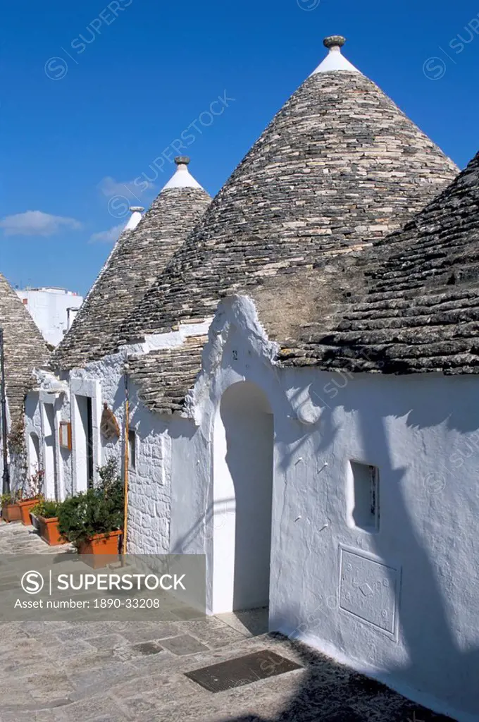 Old trulli houses with stone domed roof, Alberobello, UNESCO World Heritage Site, Puglia, Italy, Europe