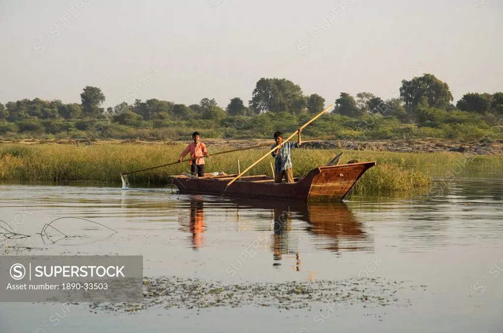 Narmada River, Maheshwar, Madhya Pradesh state, India, Asia