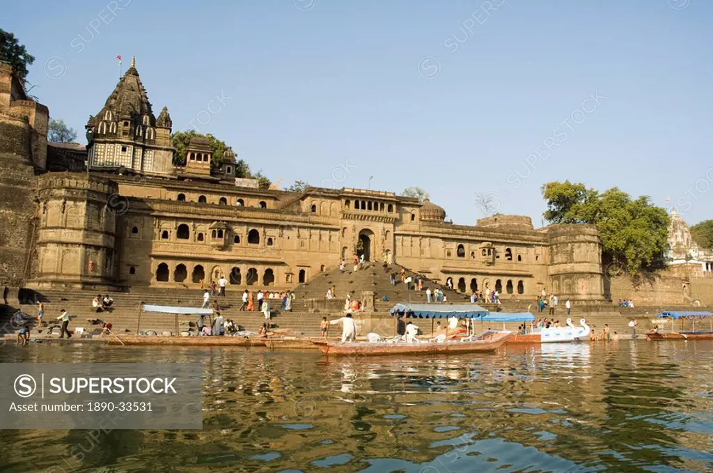 Shiva Hindu temple and Ahilya Fort Complex on banks of the Narmada River, Maheshwar, Madhya Pradesh state, India, Asia