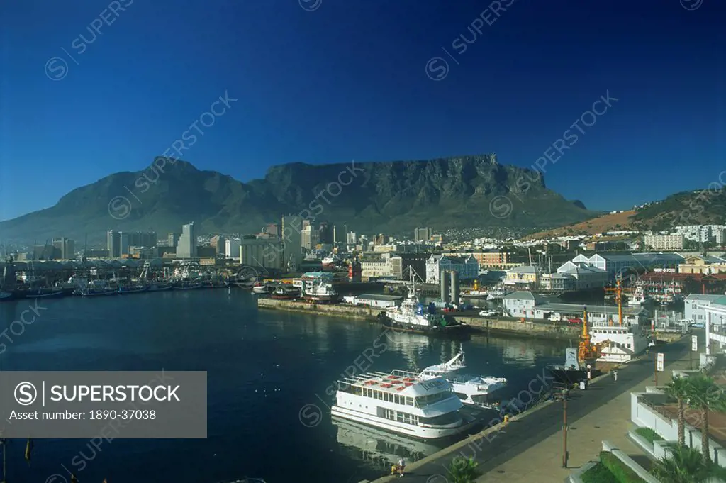 A view of Victoria & Albert Waterfront with Table Mountain behind, Cape Town, South Africa, Africa