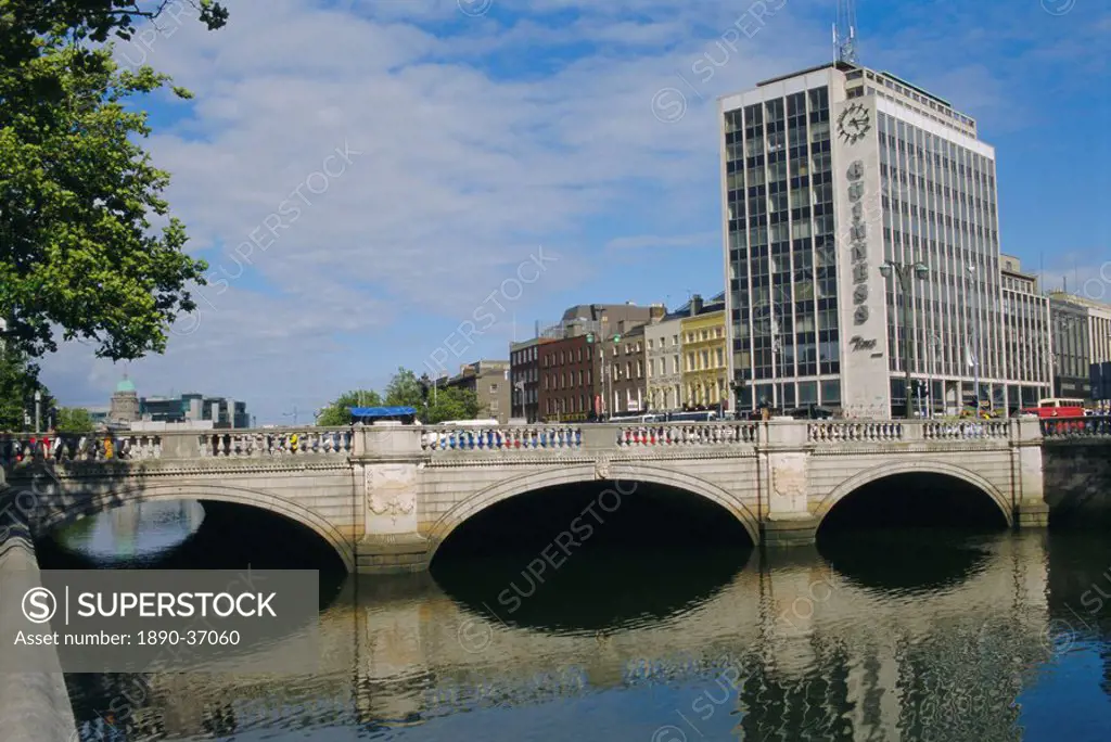 O´Connell Bridge over the River Liffey, Dublin, Ireland