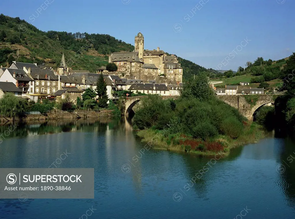 Village of Estaing, Aveyron, Midi Pyrenees, France, Europe