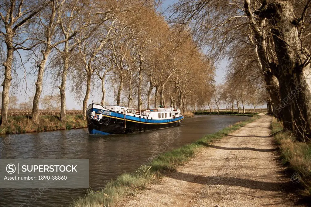 Canal du Midi, near Beziers, Languedoc_Roussillon, France, Europe