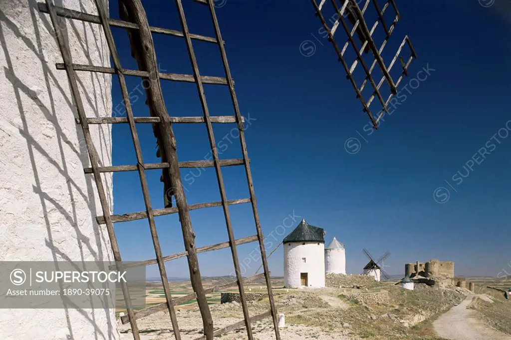 Castle and windmills, Consuegra, Ruta de Don Quixote, Castile la Mancha, Spain, Europe