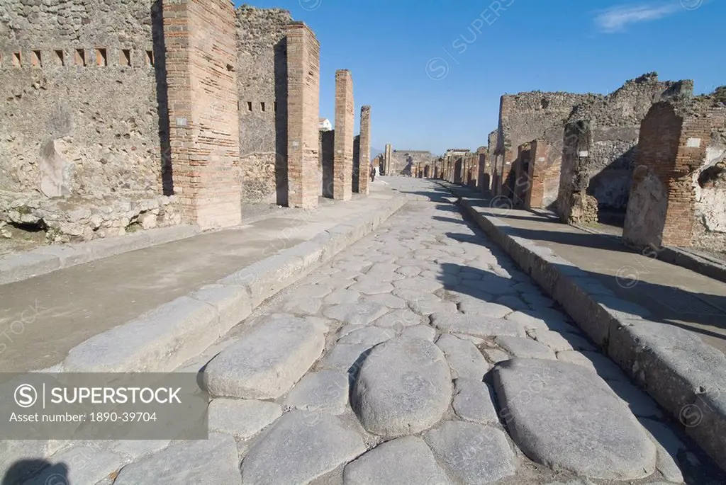 The ruins of Pompeii, a large Roman town destroyed in 79AD by a volcanic eruption from Mount Vesuvius, UNESCO World Heritage Site, near Naples, Campan...