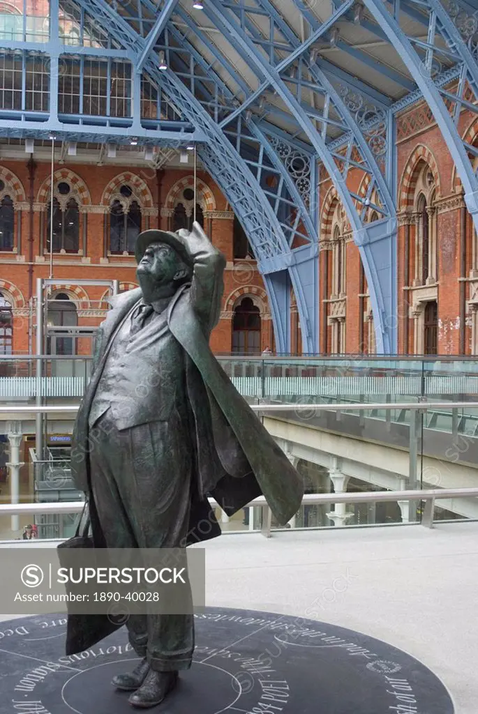 John Betjeman statue, St. Pancras International Train Station, London, England, United Kingdom, Europe