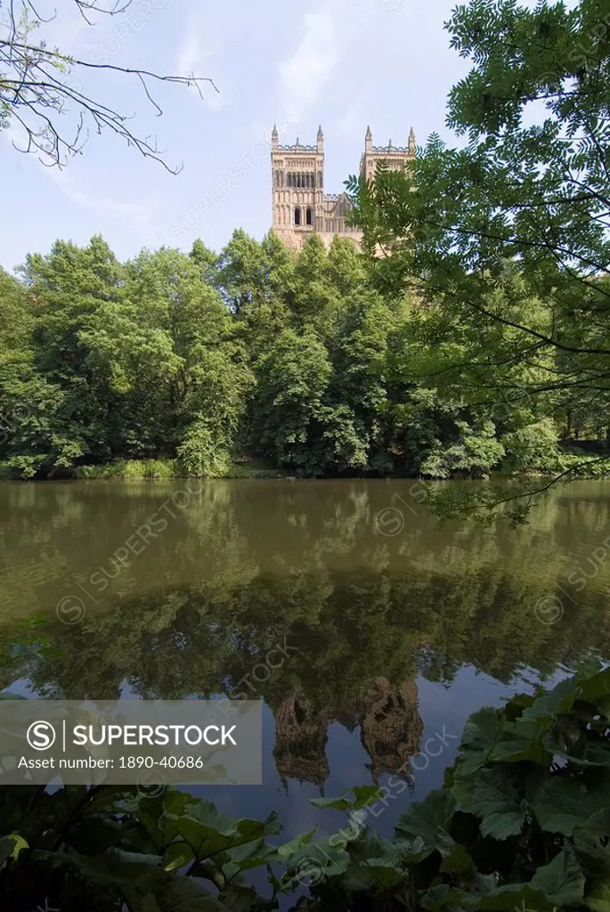 Cathedral reflected in River Wear, UNESCO World Heritage Site, Durham, County Durham, England, United Kingdom, Europe