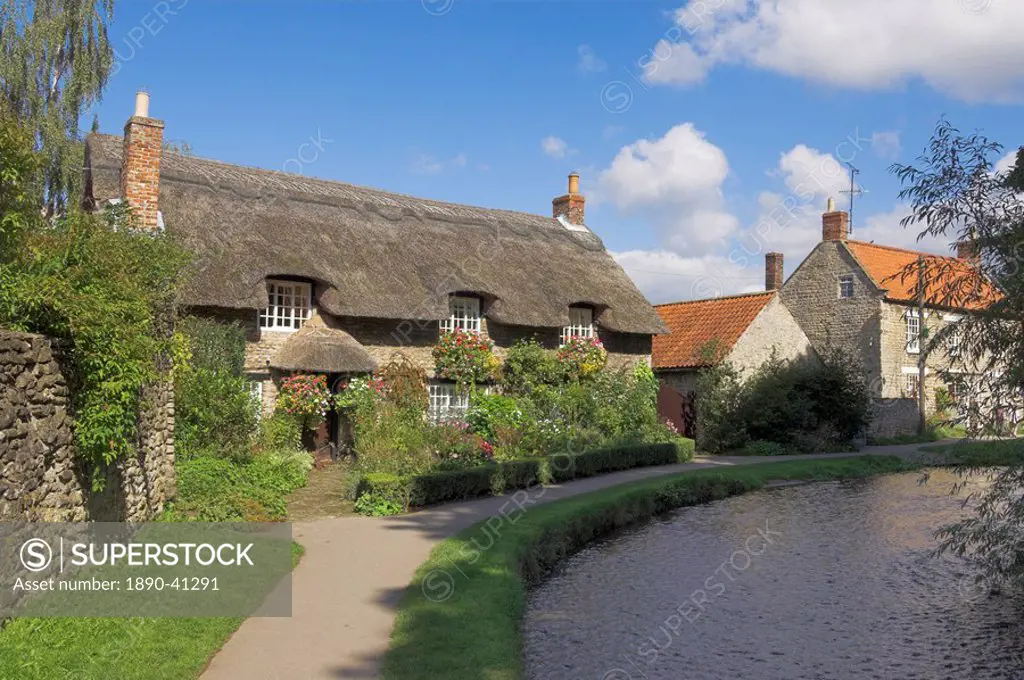 Picturesque thatched cottage at Thornton_le_Dale, North Yorkshire Moors National Park, Yorkshire, England, United Kingdom, Europe
