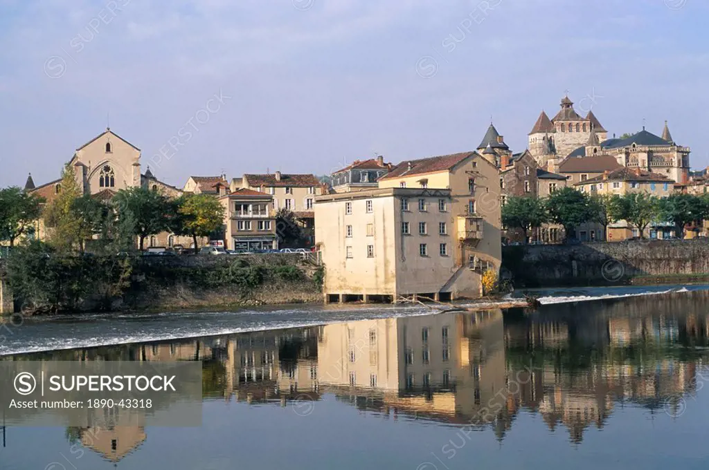 St. James mill and weir on Lot River, town of Cahors, Quercy, Vallee du Lot Lot Valley, Midi_Pyrenees, France, Europe