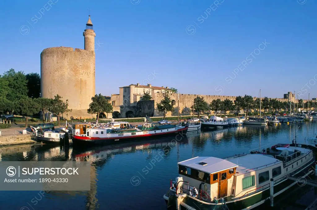 Quai des Croisades, Tower of Constance and the walls, Aigues_Mortes, Gard, Languedoc_Roussillon, France, Europe
