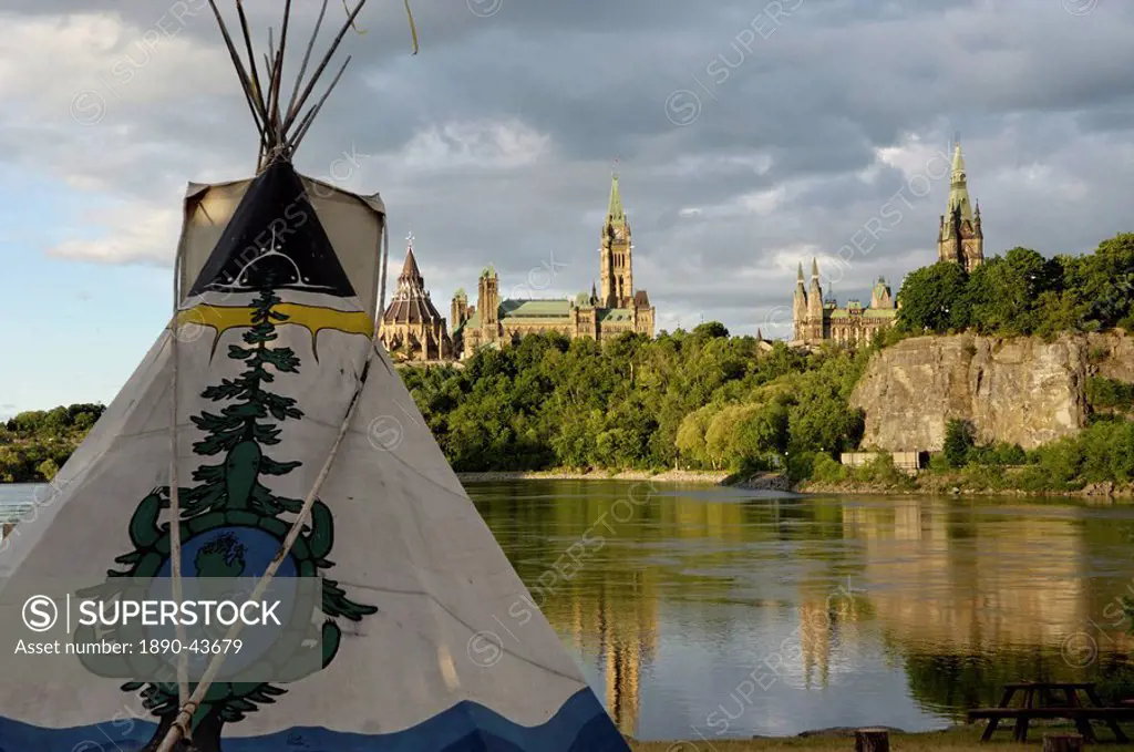Overview of Parliament Hill from the banks of the Ottawa river, Ottawa, Ontario Province, Canada, North America