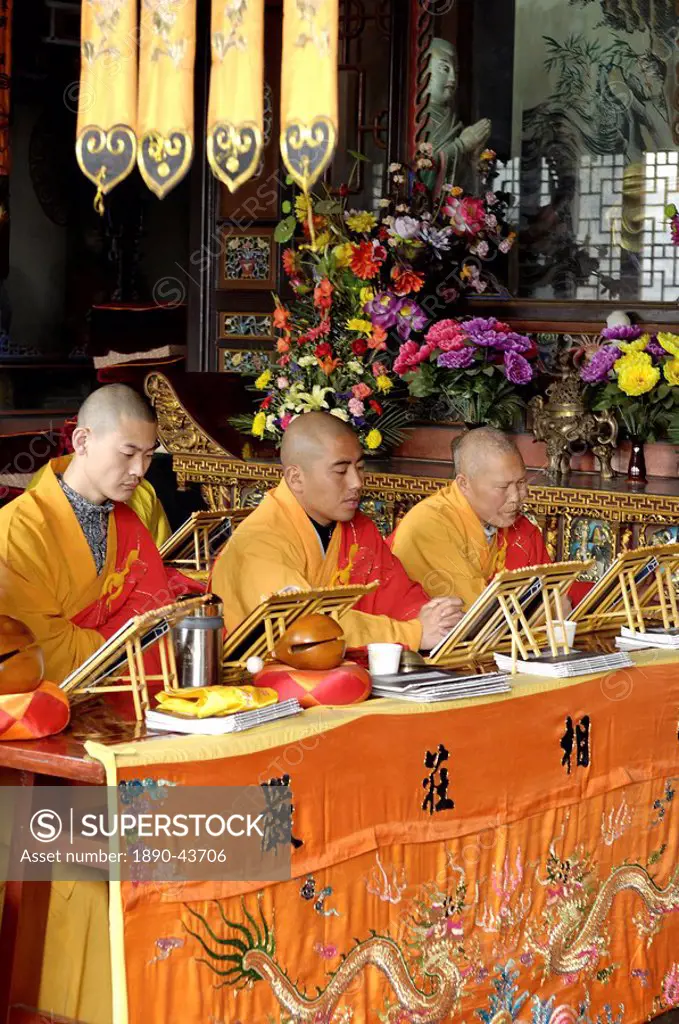 Monks praying at the Great Wild Goose Pagoda Dayanta, Xian, Shaanxi, China, Asia