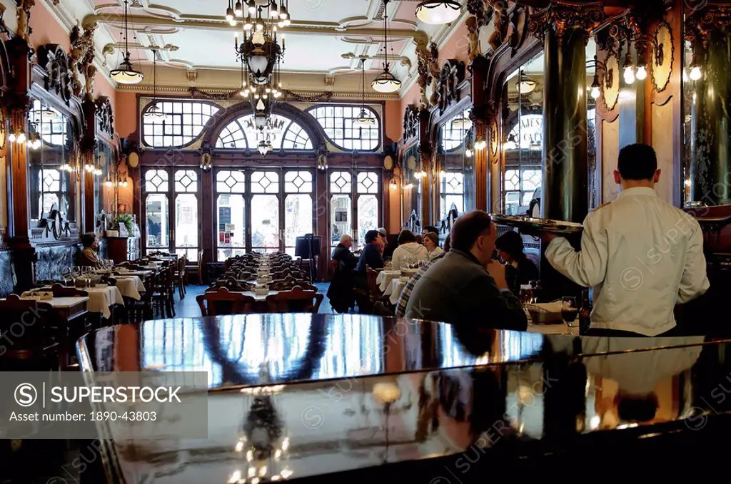 Famous Majestic Cafe, reminiscent of the early 20th century, Rua Santa Catarina, Oporto, Portugal, Europe