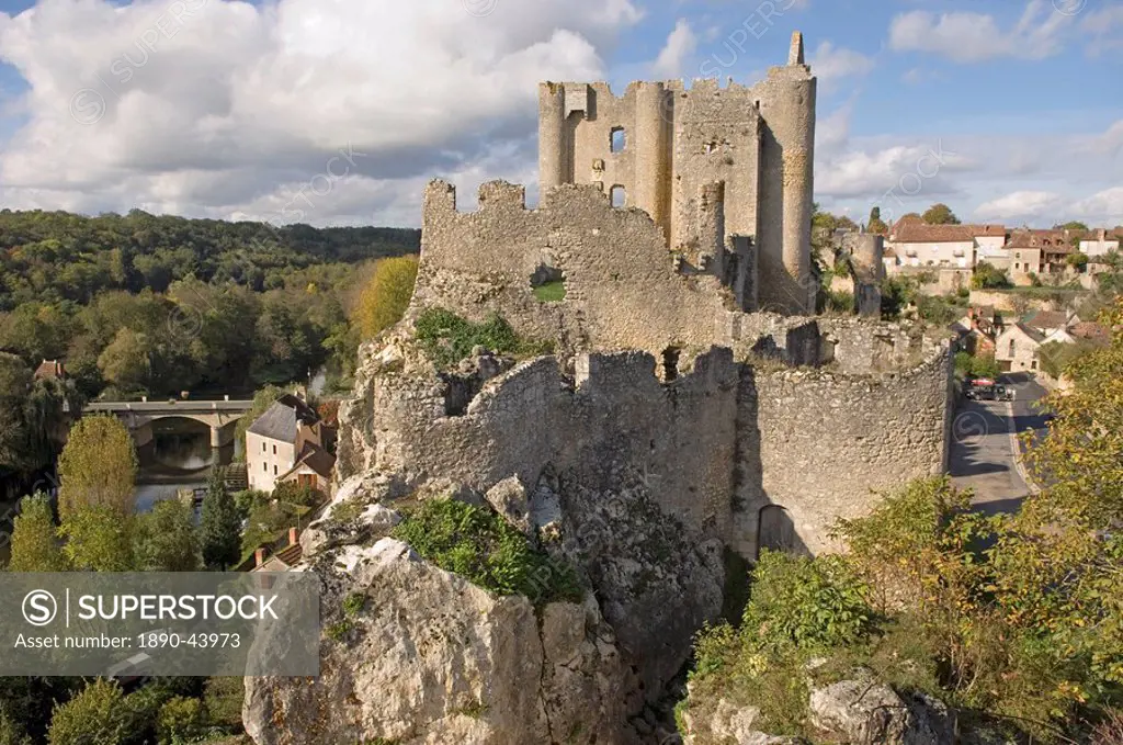 The medieval castle built between the 11th and 15th centuries, Angles sur l´Anglin, Vienne, Poitou_Charentes, France, Europe