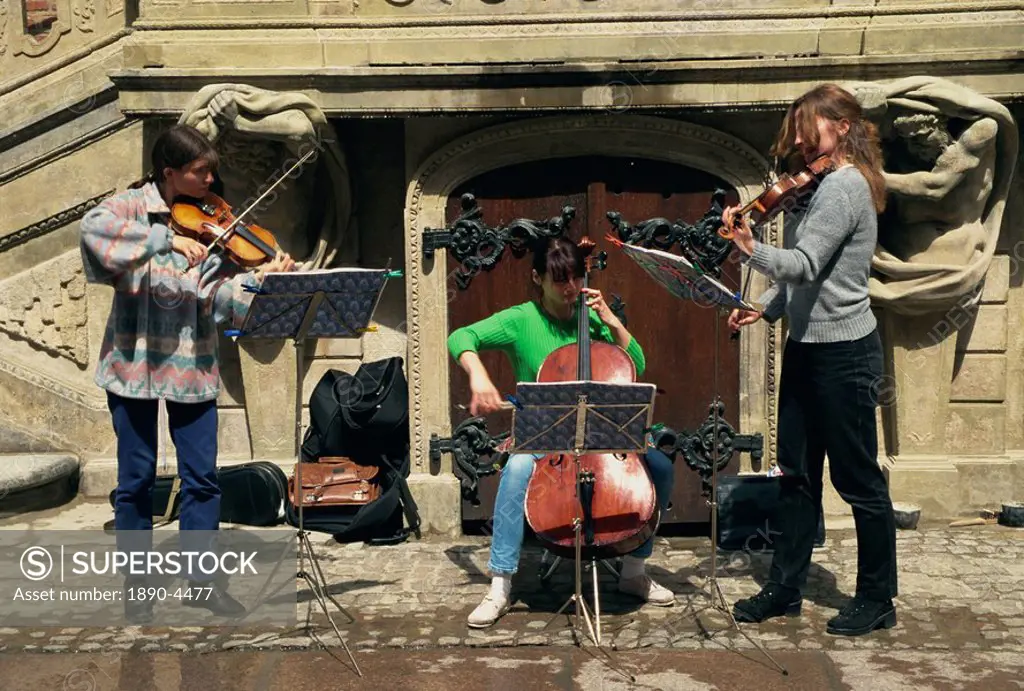 Musicians busking outside Town Hall, Gdansk, Pomerania, Poland, Europe