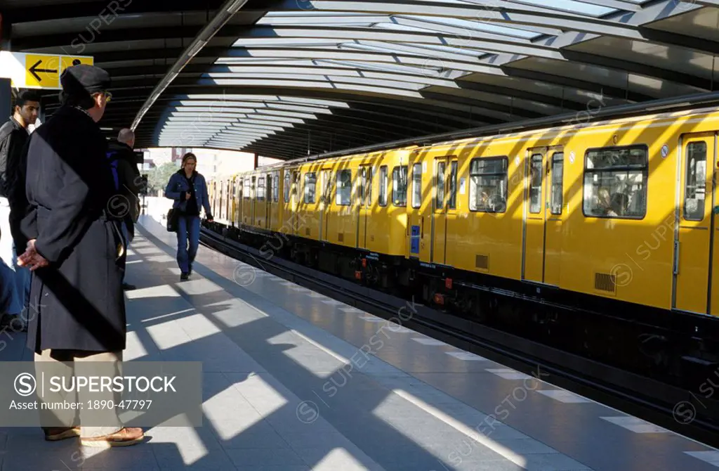 Passengers on the platform and a yellow train, Mendelsshon U_Bahn station, Berlin, Germany, Europe