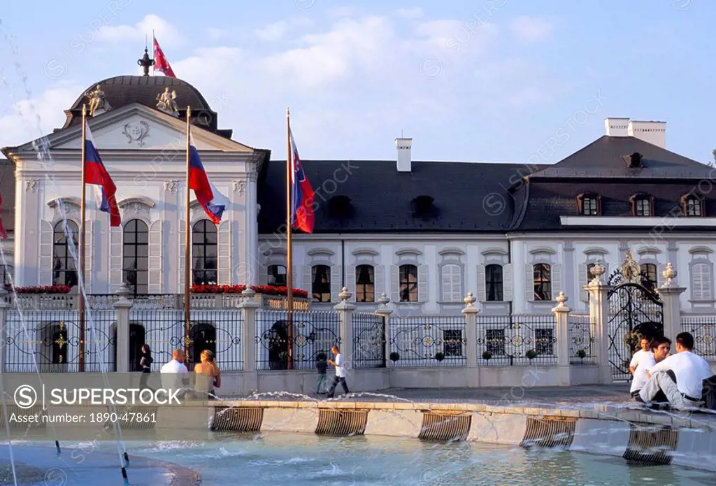 Rococo Grassalkovich Palace dating from 1760s and popular fountain, Bratislava, Slovakia, Europe