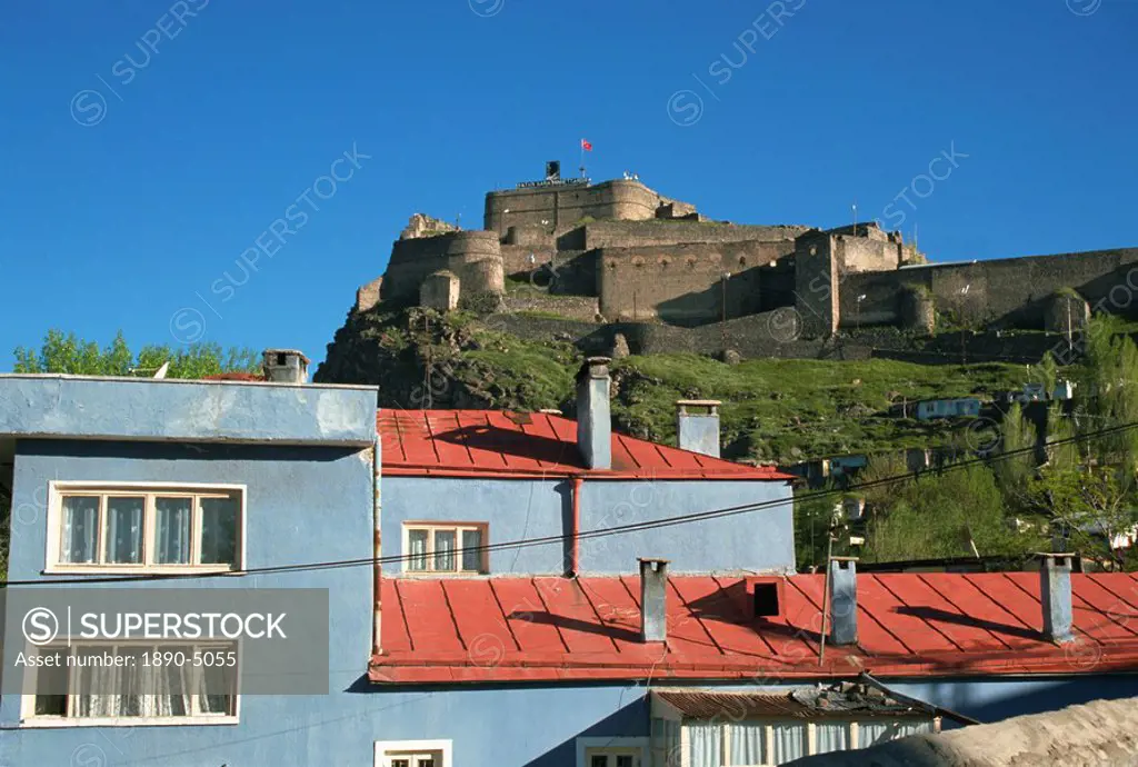 Castle Kalesi dominates city, Kars, north east Anatolia, Turkey, Asia Minor, Eurasia