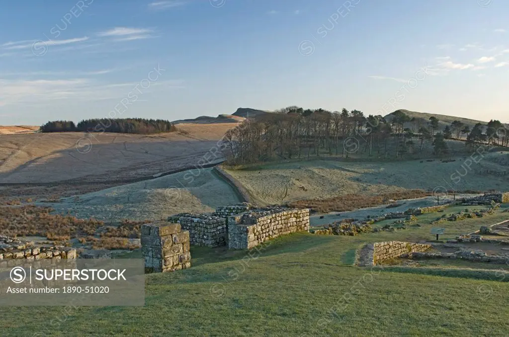 North gateway looking east to Kings Hill and Sewingshields Crag, Housesteads Roman Fort, Hadrians Wall, UNESCO World Heritage Site, Northumbria, Engla...