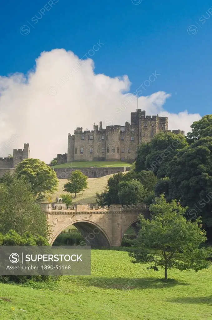 Alnwick Castle and Lion Bridge, Alnwick, Northumbria, England, United Kingdom, Europe