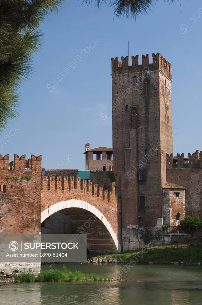 Ponte Scaligero and Tower, River Adige, Verona, UNESCO World Heritage Site, Veneto, Italy, Europe