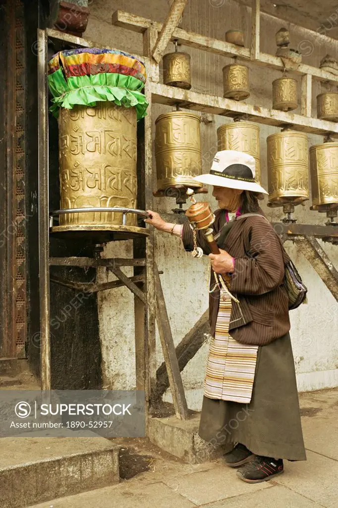 Woman circuits the inner Jokhang temple, walking the circumambulation pathway Nangkhor, Jokhang temple, Barkhor, Lhasa, Tibet, China, Asia