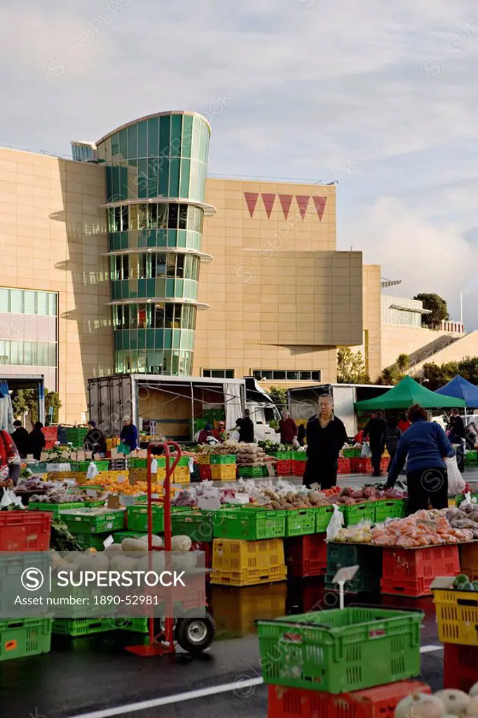Fruit and vegetable market on a Sunday morning outside Te Papa, The Museum of New Zealand, Wellington, North Island, New Zealand, Pacific
