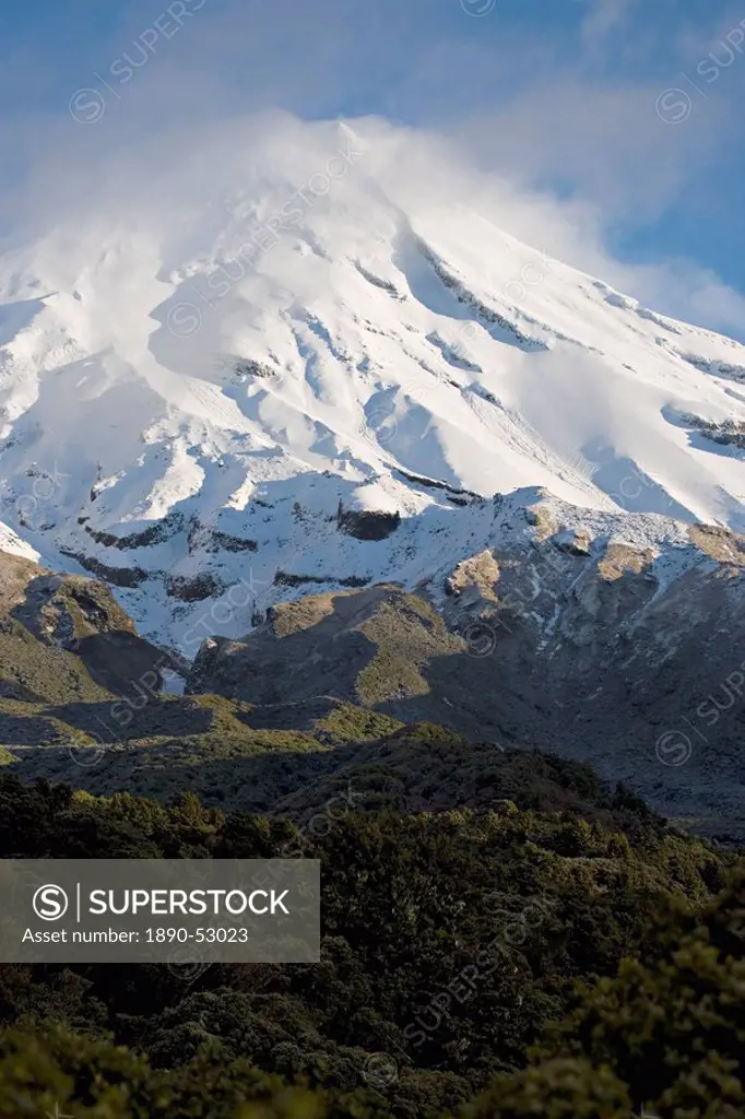 The dormant volcano Mount Egmont or Taranaki, Egmont National Park, Taranaki, North Island, New Zealand, Pacific