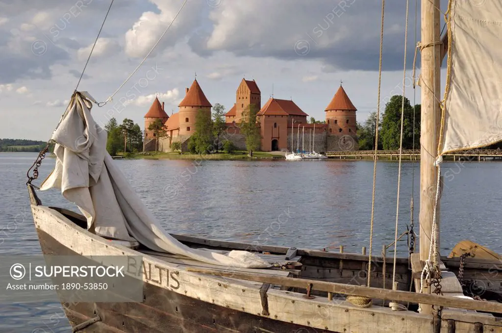 Traditional boat and Trakai Castle, Trakai, near Vilnius, Lithuania, Baltic States, Europe